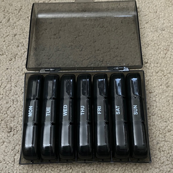 BPA Free 3x/day Weekly Pill / Craft Organizer & case, durable travel light-proof - Picture 8 of 10